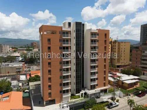 Raul Gutierrez Garrido, Vende Apartamento Zona Este De Barquisimeto Lara Este Exclusivo Penthouse De 317.43 M² Mls #26-8622