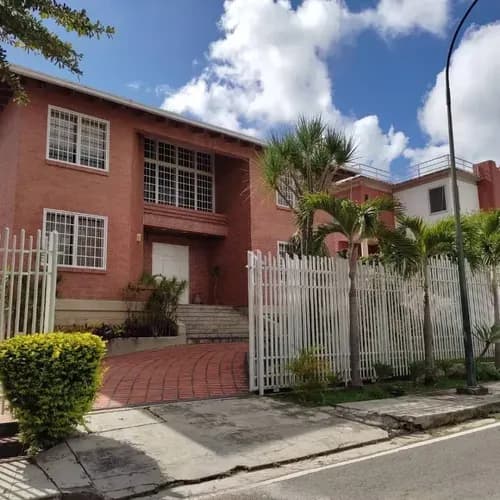 Casa De Lujo En Venta, Calle Ciega, La Tahona, Calle El Topo, Cerca De El Hatillo, De 3 Niveles Y Amplios Jardines, Distrito Capital, Caracas, Baruta,miranda, Venezuela
