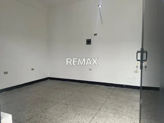Local Comercial N° 14 en Alquiler Avenida Andrés Bello entre Carreras 21 y 22 Zona Centro-Barquisimeto