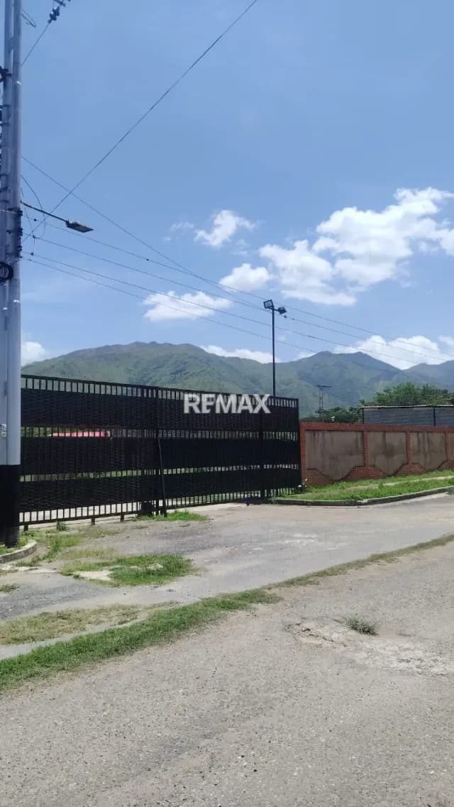 Parcela de Terreno en venta de oportunidad, San Diego-Sabana del Medio