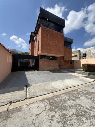 Yannet Inmuebles Vende Bella Quinta En Prebo 2 Calle Cerrada