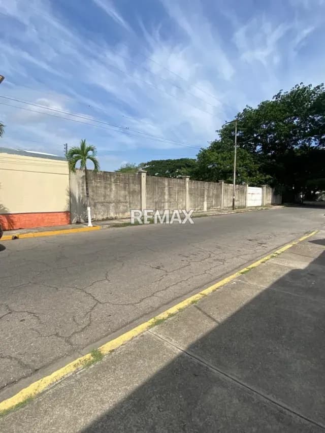 En Venta Excelente Terreno, Ubicado en la Urbanización San Jacinto.