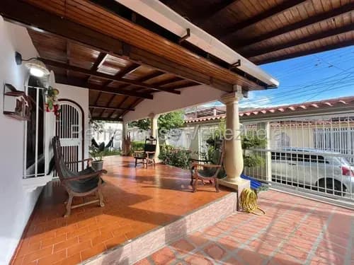 Casa En La Victoria Edo Aragua Con Jardin Impecable. Ljsa 26-9793