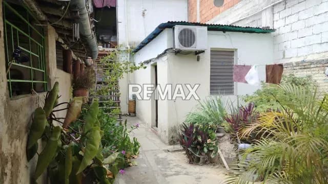 En Venta Terreno con Bienhechuría en el Centro cerca de la Av Varga carrera 22