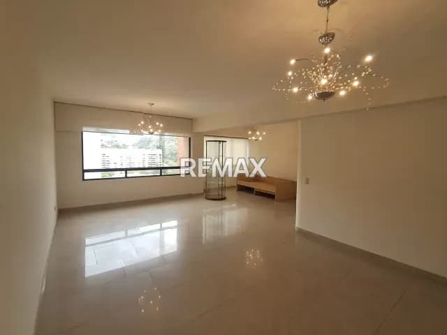 Alquilo cómodo apartamento de 129 mt2 urb. Las Esmeraldas de la Tahona