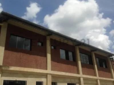 En Venta Local Comercial de 2 Niveles en el Centro de San Carlos Cojedes
