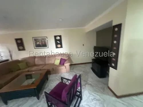 Apartamento En Venta De Gran Tamaño Comodo , Piso Alto, Planta Electrica En El Parral Valencia, Diana C, 26-18144