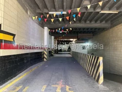 Estacionamiento En Venta En Parroquia La Candelaria, Caracas 26-1670 Yf