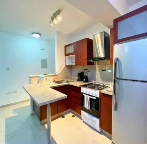 Confortable Apartamento Totalmente Amoblado En Piso Alto Con Pozo De Agua, Puesto Techado Y Piscina Urbanización Mañongo, Residencias Sun Suites