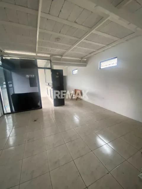 LOCAL COMERCIAL CON MUCHO POTENCIAL EN LA PLATA , UBICADO PB A PIE DE CALLE