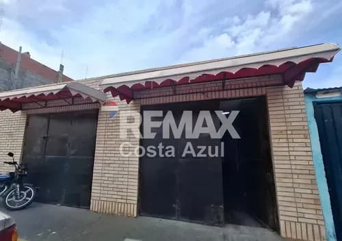 En Alquiler Local Comercial De 60 Metros, Tucacas.