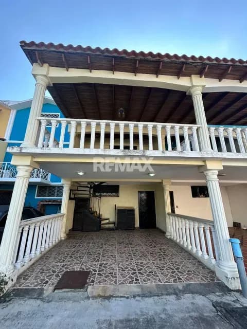EN VENTA TOWN HOUSE