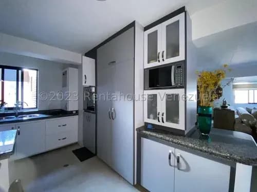 Juan Carlos González. Renta House Carabobo Vende Apto. Res. Ankara Urb. Valles De Camoruco Valencia Mls #26-5939 Rah/jcg.
