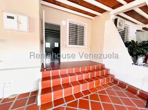 Inmuebles Milagros Nazareth Casa En Venta En Cabudare Lara Roca Nostra. Codigo Del Inmueble 26-19327 Economica Residencial Economico