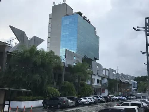 Moderna Y Practica Oficina En La Torre Xpress De Macaracuay 53,60 M2, Dos Baños, Vias De Acceso Desde El Cafetal Y Macaracuay, Hermosa Vista, La Llevara A Tu Empresa Al Exito!!! Contactame Katiuska Q