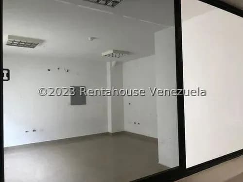 Exclusivo Galpón En Alquiler En Complejo Industrial Privado Con Seguridad Las 24h, Servicio De Luz Trifasica, Tanque Subterraneo, Planta Electrica, Circuito Cerrado. Yairubi Alvarez