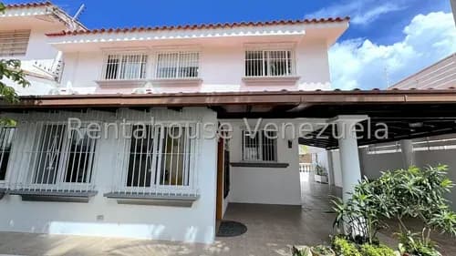 Casa En Venta En Macaracuay De 4 Niveles, Salón Con Terraza Y Vigilancia Privada