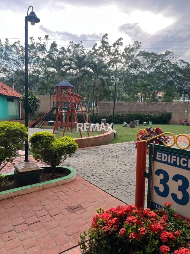 En Alquiler Apartamenro Planta Baja en Poblado de San Diego