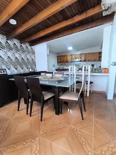 Exclusiva Apartoquinta Con Entrada Independiente Para Remodelar En Conjunto Cerrado Con Patio Interno Y Amplio Estacionamiento Urbanización El Parral, Conjunto Residencial Privado