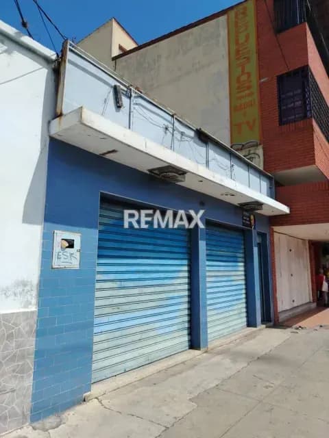 EN VENTA LOCAL UBICADO EN LA ZONA REPUESTERA DE BARQUSIMETO, CARRERA 19 ENTRE 43 Y 44