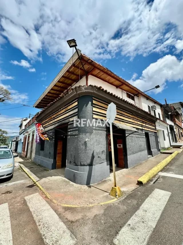 En Venta Zona Premium Inmueble Comercial y Residencial en Esquina Barrio Obrero, Carrera 19 con Pasaje Acueducto.