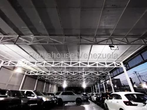 Daniela Linarez Vende Amplio Local Comercial De 600 M2, Ideal Para Concesionario De Vehículos, Alto Flujo Vehicular Y Peatonal, Centro De Barquisimeto