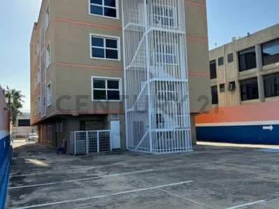 centro empresarial con locales comerciales en alquileres