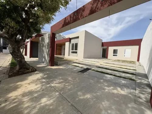 C-810. Casa Restaurada Obra Gris Con Financiación Ubicada En Calle Cerrada En La Urb. Valles De Camoruco. (5,5,6)