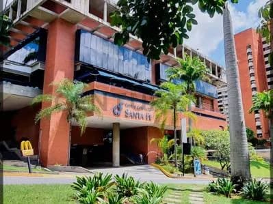 Excelente Local Comercial en el Centro Comercial Santa Fe.