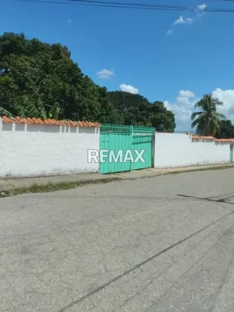 Terreno con casa en venta