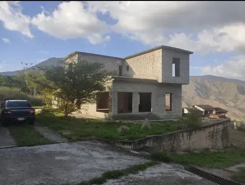 Casa En Obra Gris, En El Municipio Naguanagua, Carabobo Zona De Montaña Urbanización La Entrada I, Sector Altamira, Conjunto Residencial Rústicos El Mirador Vende Dayanna Vasquez