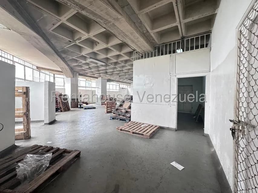 Comercial (Galpon - Deposito) en Alquiler en Guaicay, Distrito Metropolitano