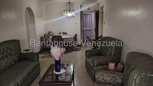 Raíza Suárez Vende 2 6 1 9 0 3 8 Apartamento Con 3 Habitaciones Amplias, Un Baño, Área De Cocina Para Remodelar, Piso Alto Con Vista Panorámica Inigualable, Este De Barquisimeto