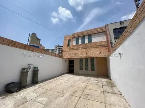 Casa En Venta Maracay Urbanizacion La Soledad Remodelada Con Tanque Y Planta Electrica Oportunidad 324-26663 Rm