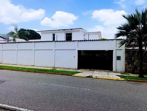 En Venta Casa A Remodelar En La Viña Con Gran Potencial Comercial. La