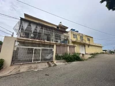 Edificio de Apartamento y Local Comercial en Maracaibo