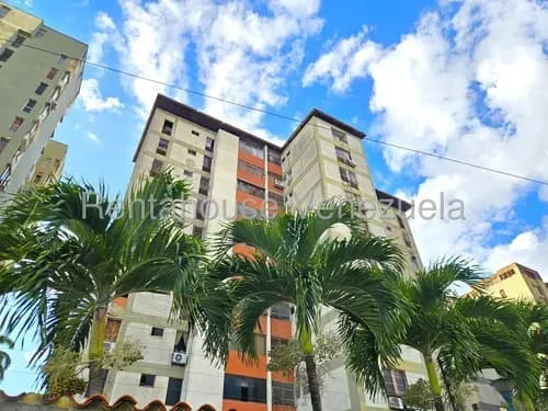 Yolmar Mendoza Vende Apartamento Remodelado Al Este De Barquisimeto, Cód. 25-11415. Cocina Integrada Concepto Abierto, Cómodas Habitaciones, Agua Constante, Parque Infantil.