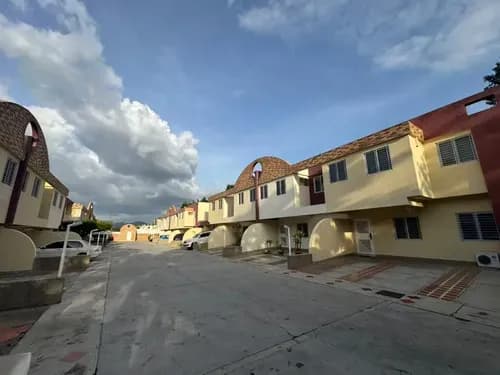 Angelica Rivas Vende Town House En Residencias Villas Del Bosque, Urbanización El Bosque, Valencia Vzla