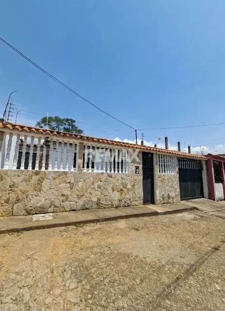 CASA EN VENTA Carrera 3 entre Calles 2 y 3, Manuel Felipe Rugeles, N° 3-118. Via Lomas Blancas