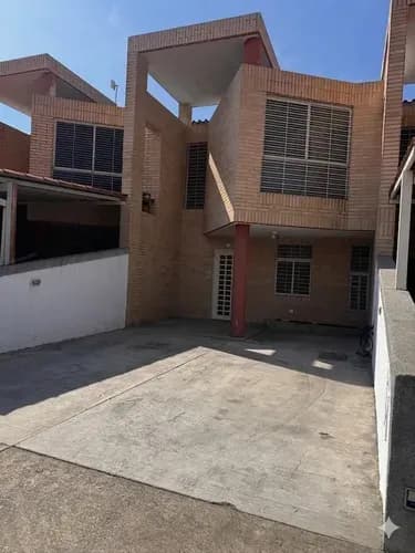 Alquiler Impecable Town House En Naguanagua Sector El Rincón