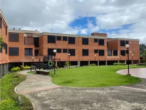 Se Vende Pb 300m2 3h+2s/5b/3pe Prados Del Este