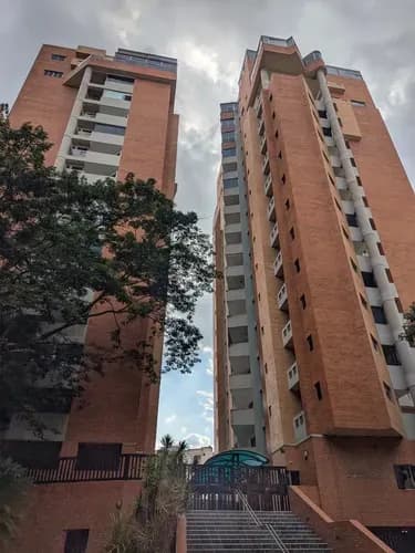 Lisbeth Mantilla Vende Apartamento En Res. Monticello, El Bosque, Valencia.
