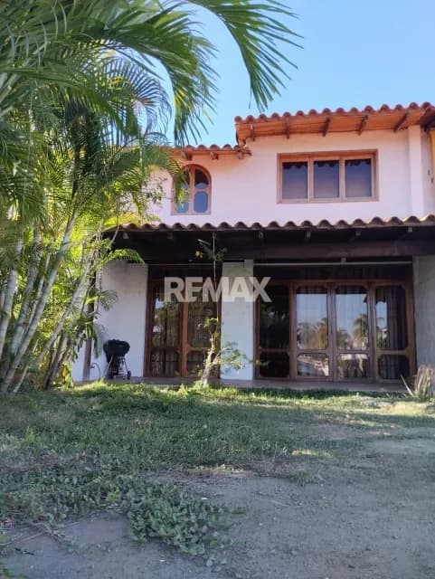 EN ALQUILER TOWNHOUSE CON MUELLE EN PUERTO PRINCIPE