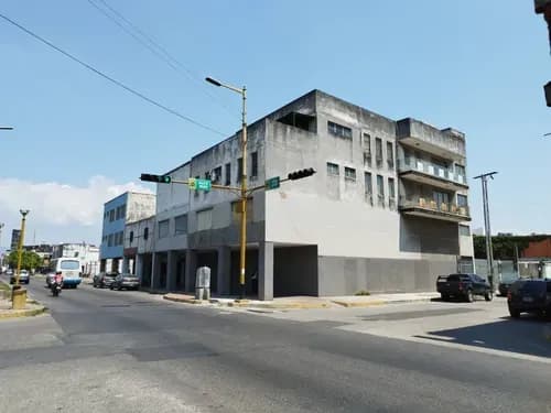 Edificio En Venta En La Av Las Ferias (lr-ar)