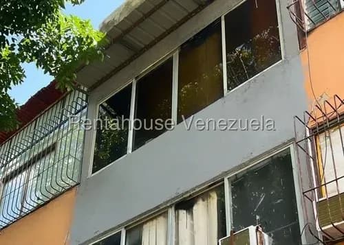 Diana Blanco Vende Apartamento Triplex, Funcional Y Remodelado En Cabudare, Espaciosa Sala, Cocina Moderna, Amplias Habitaciones. Ideal Para Comenzar Una Nueva Vida En Familia.