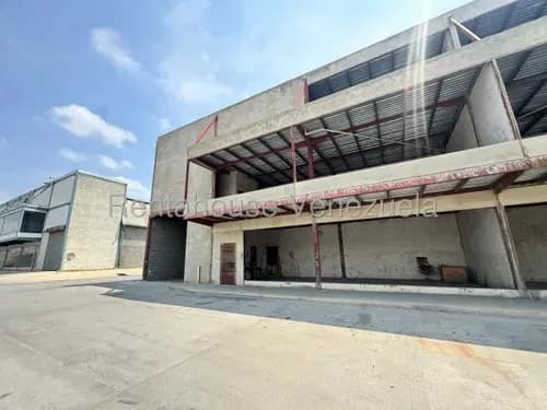# 26-17512 Venta Galpón De 650 Metros Con Área De Oficinas Y Entrada De Carga Zona Industrial 2 Barquisimeto, Lara (aa)