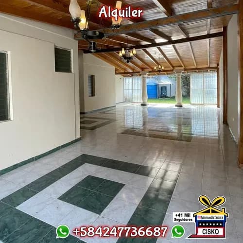 Casa En Alquiler A Pie De Calle De Uso Comercial Pirineos San Cristobal Tachira 4 Habitaciones Con Closets Y Baños 1 De Servicio Salón De Reuniones Tanque De Agua Motobomba Estacionamiento Para 10