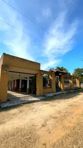 En Venta Casa Amplia En Aguirre Cerca De La Hacienda La Concepción Carabobo Fcaballero