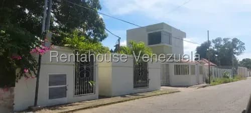 Casa Más Dos Apartamentos Y Un Local En Venta En Cabimas Cb