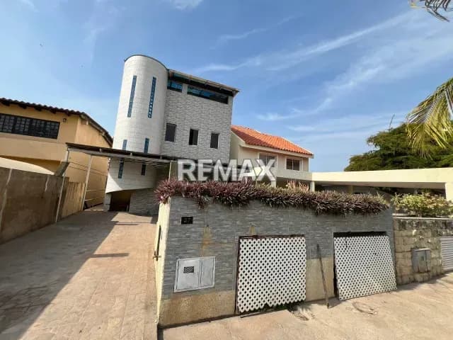 EN VENTA CASA BOTE A